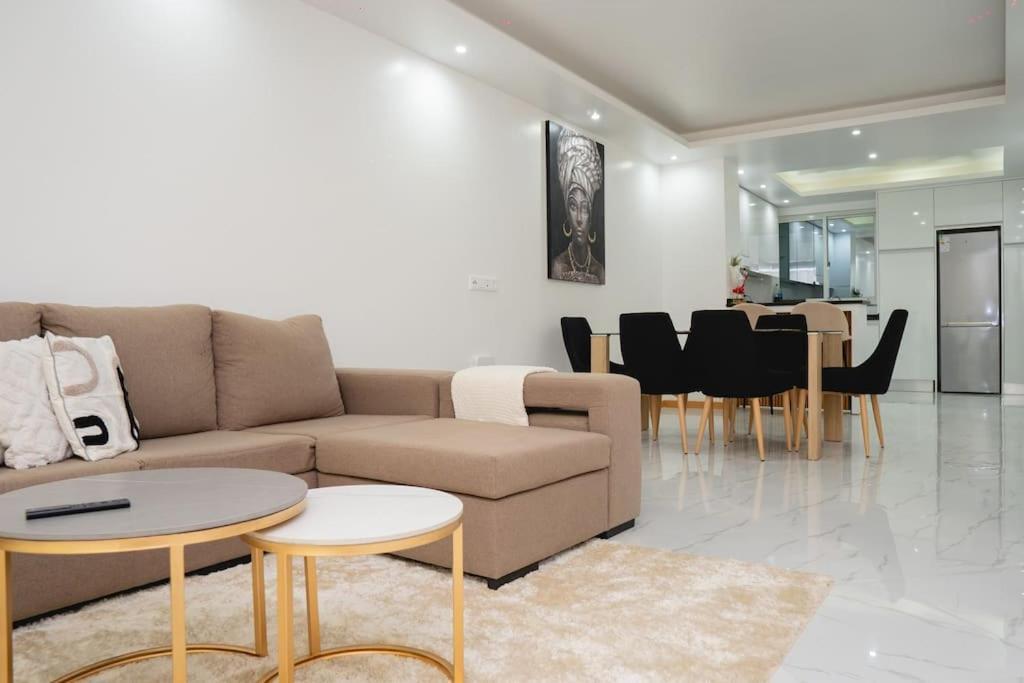 Saw Paradise In T2 Apartament *