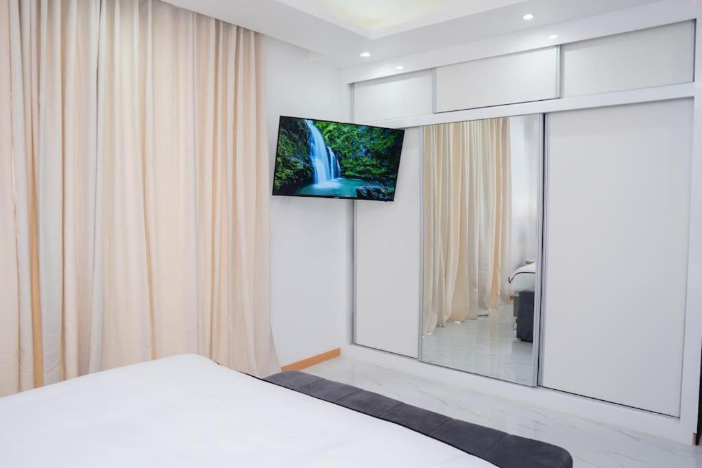 Saw Paradise In T2 Apartament *